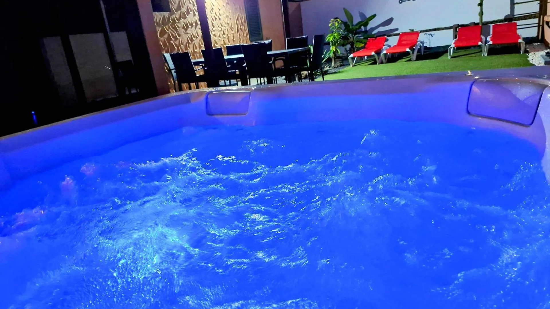 Sunrise Surf House, Big Garden, Hot Tub, Parking, Super-Fast Free Wi-Fi Ferienhaus