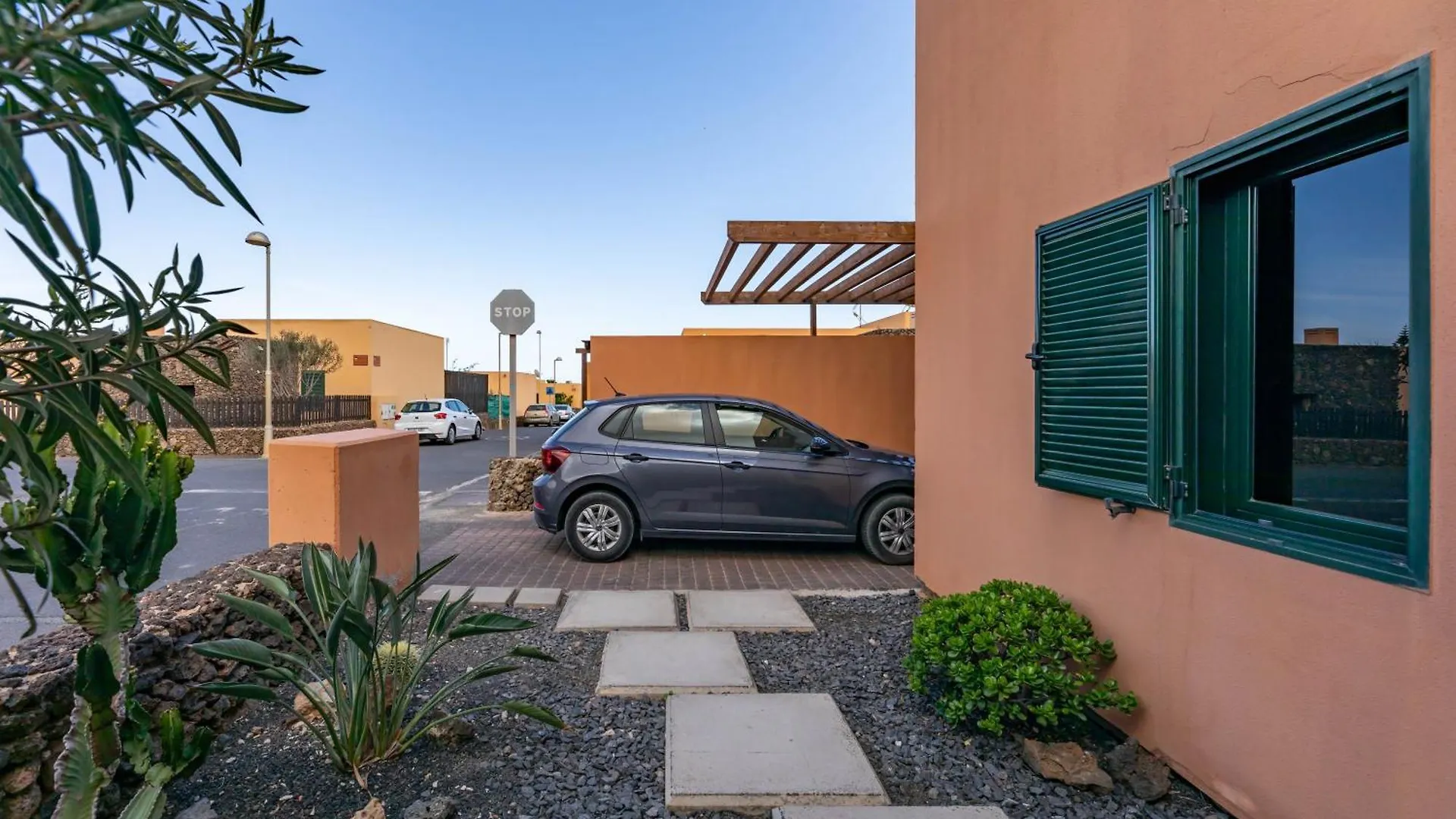 Villa Sunrise Surf House, Big Garden, Hot Tub, Parking, Super-Fast Free Wi-Fi Corralejo 0*,