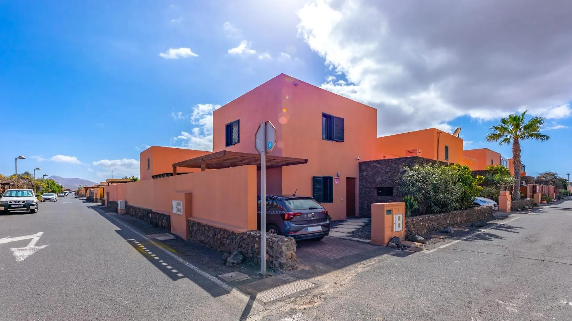 Villa Sunrise Surf House, Big Garden, Hot Tub, Parking, Super-Fast Free Wi-Fi Corralejo Сasa de vacaciones
